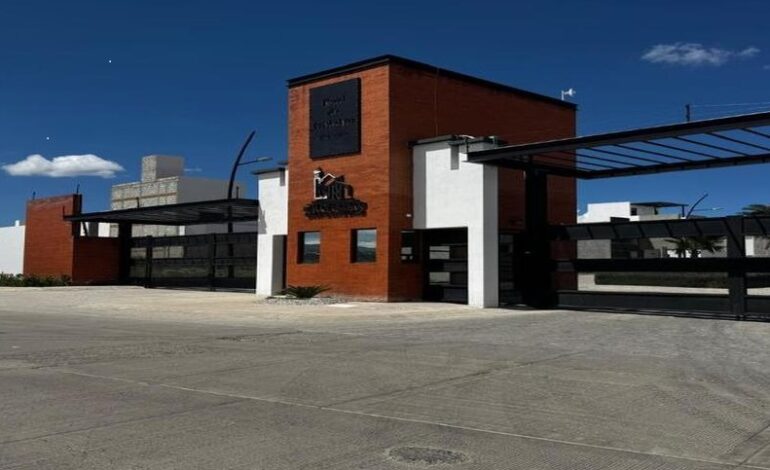 Tres Sujetos Armados Asaltan a una Pareja de Adultos Mayores en su Casa en el Fraccionamiento Real de Pachuca