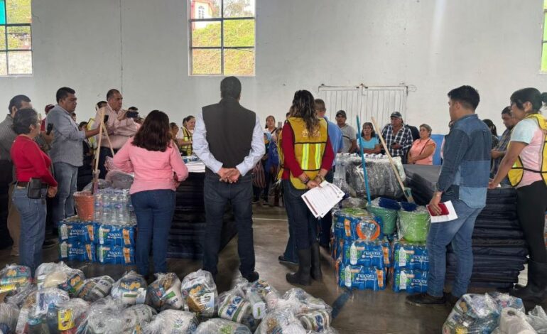 Contraloría Entrega Kits de Apoyo Humanitario en Diversas Localidades de Tlanchinol