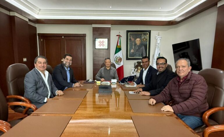 Julio Menchaca Fortalece Cooperación Con La Industria de La Construcción