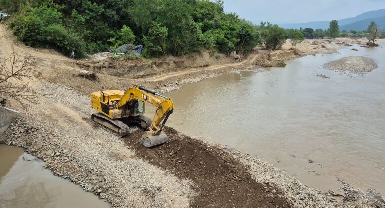 Se Suman 92 Máquinas Pesadas a Los Trabajos de Apertura de Caminos