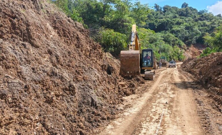 Sin descanso, reapertura de caminos; van 258 liberados