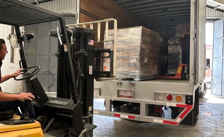 Estado de México entrega medicamentos para población afectada en Hidalgo.