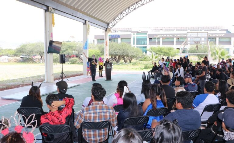 Peace Corps Fortalece el Inglés de Estudiantes en la UTMZ