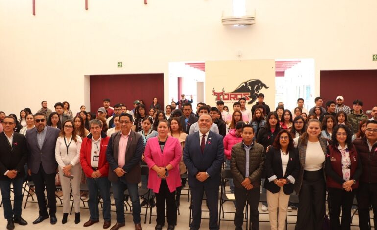 Reconocen a Estudiantes de la UPT Con Becas