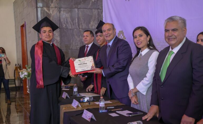CECyTEH Gradúa a Estudiantes en Tepeapulco y Mineral de la Reforma