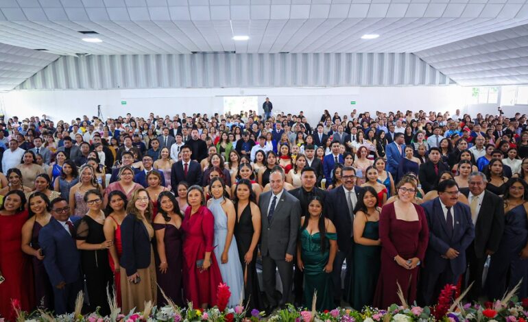 Egresan 150 docentes de la Escuela Normal Valle del Mezquital en su 50 aniversario