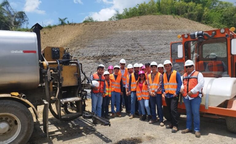 Estudiantes de Ingeniería Civil fortalecen su formación en obra carretera