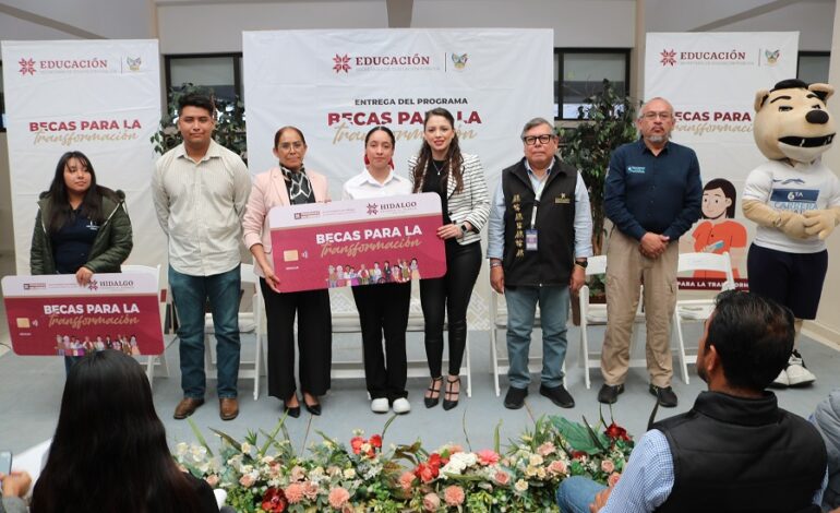 Reciben estudiantes del ITESHU Becas para la Transformación