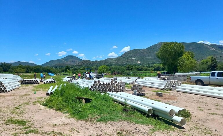SIPDUS Entrega Tubería de Compuertas Para Optimizar el Riego en Ixmiquilpan